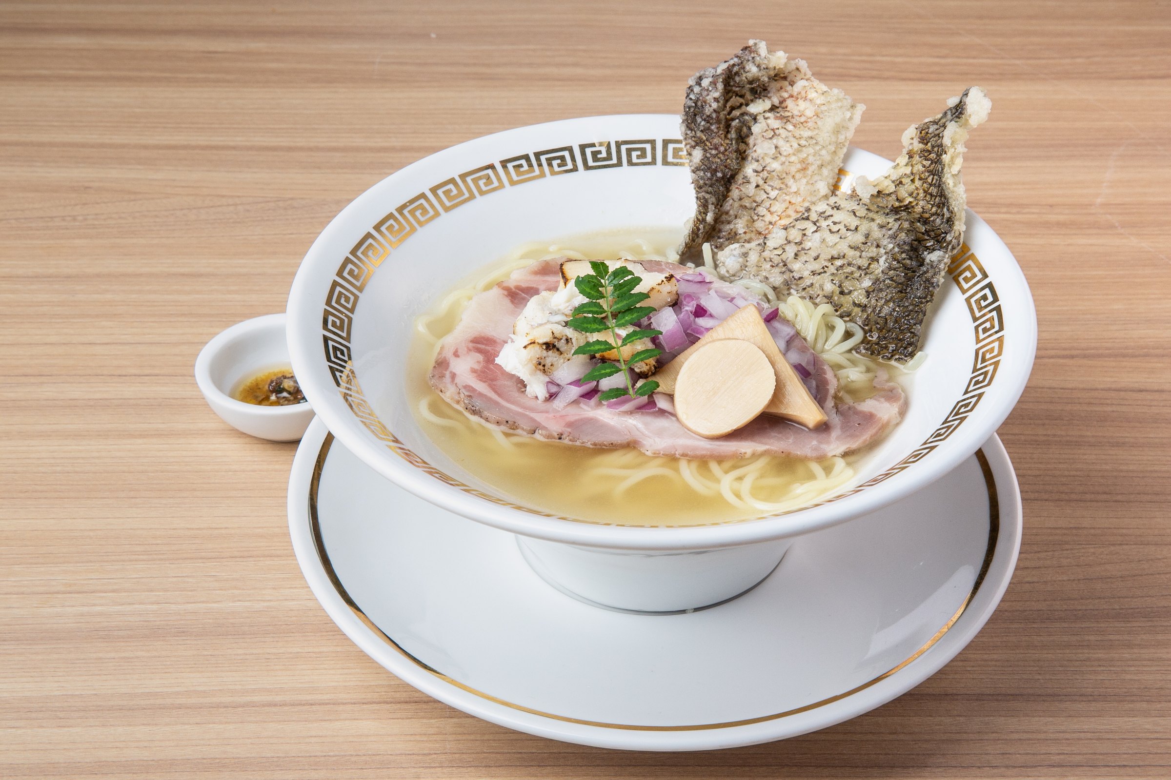 Marudesankaku ramen with crisp garnish