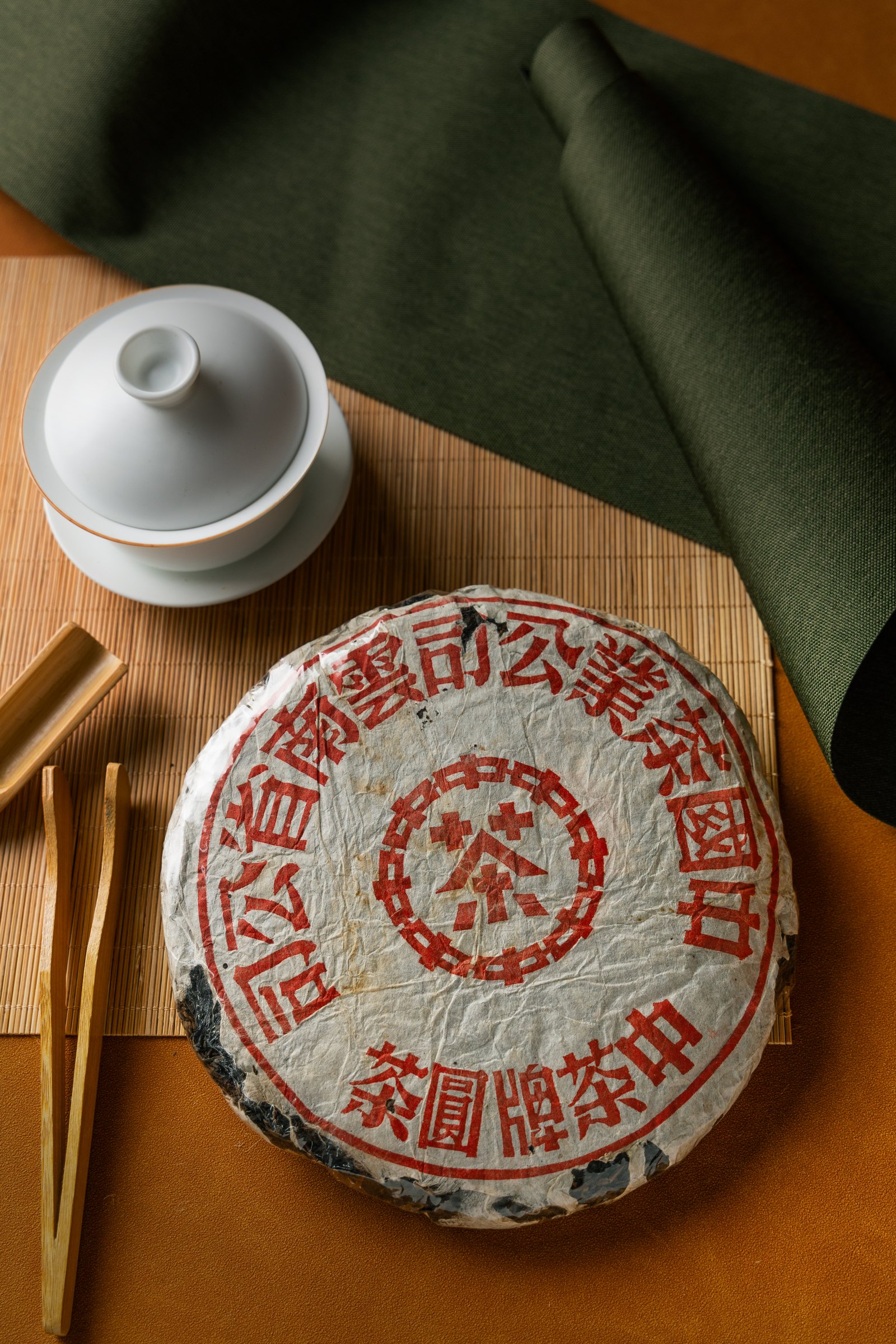 Yik Fung Tea cake in a vertical product composition